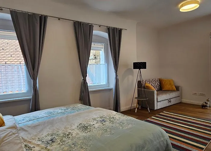 Riva In Old Town By The Cobblers' Bridge ليوبليانا