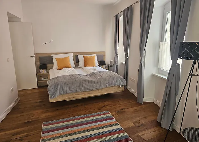 Riva In Old Town By The Cobblers' Bridge * ليوبليانا