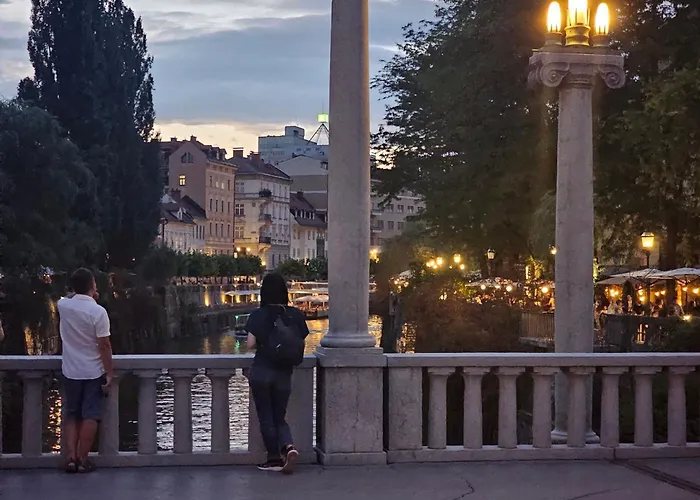 Riva In Old Town By The Cobblers' Bridge ليوبليانا